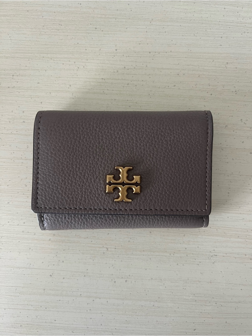 Tory Burch Pebbled Leather Wallet in Silver Maple with Gold Logo